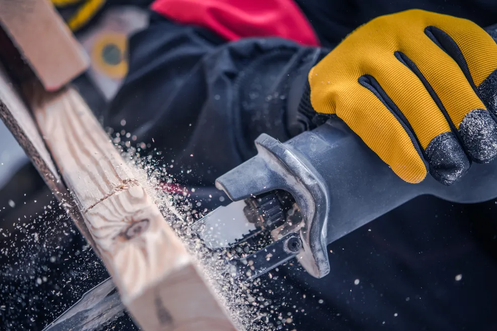 Demonstrate the safe and correct use of power tools